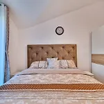 Niki Apartment